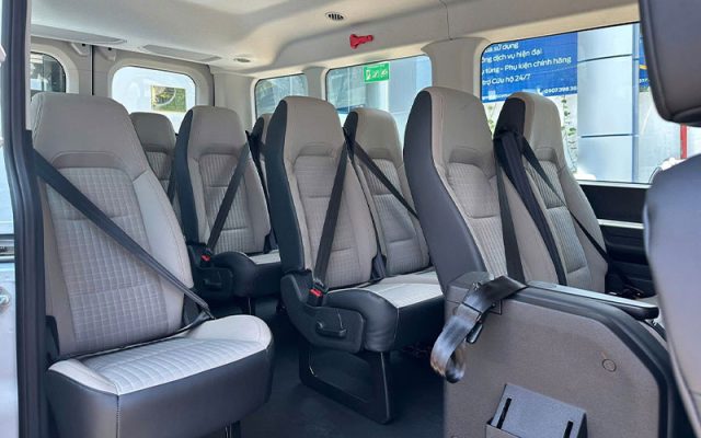 Nội thất xe ford transit mới 2025