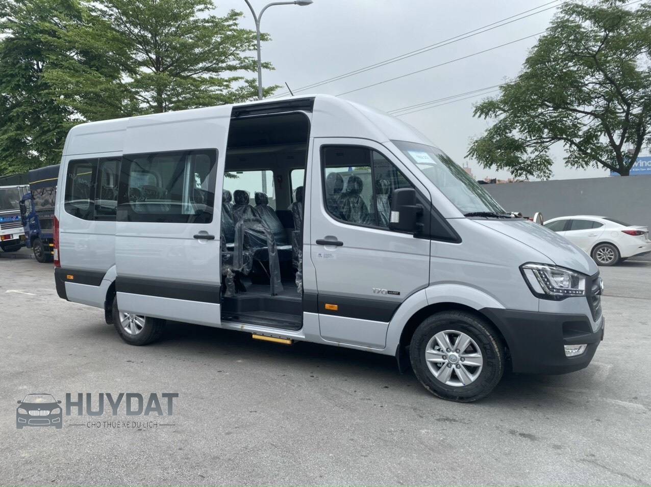 Thuê xe 16 chỗ Hyundai Solati H350 có tài xế Thuê xe 16 chỗ Hyundai Solati H350 có tài xế