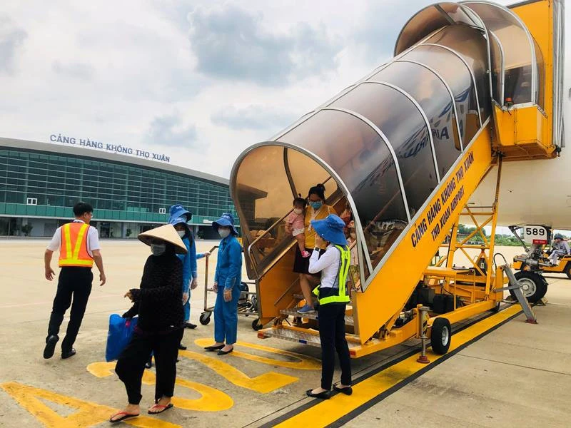 Giá Thuê Xe Đưa Đón Sân Bay Thọ Xuân Mới Nhất