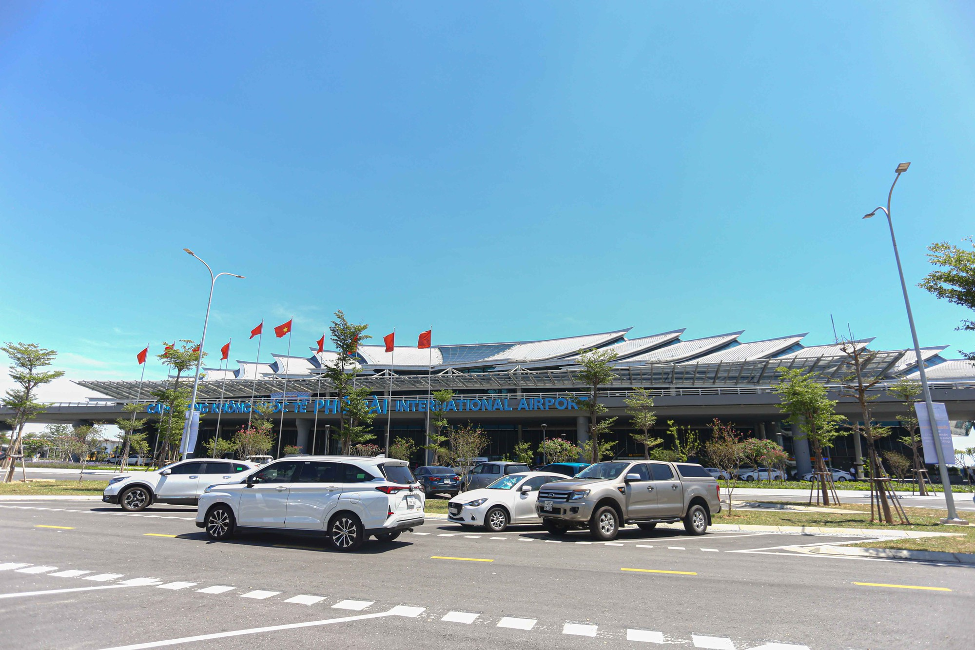 Giá Thuê Xe Đưa Đón Sân Bay Phú Bài Mới Nhất