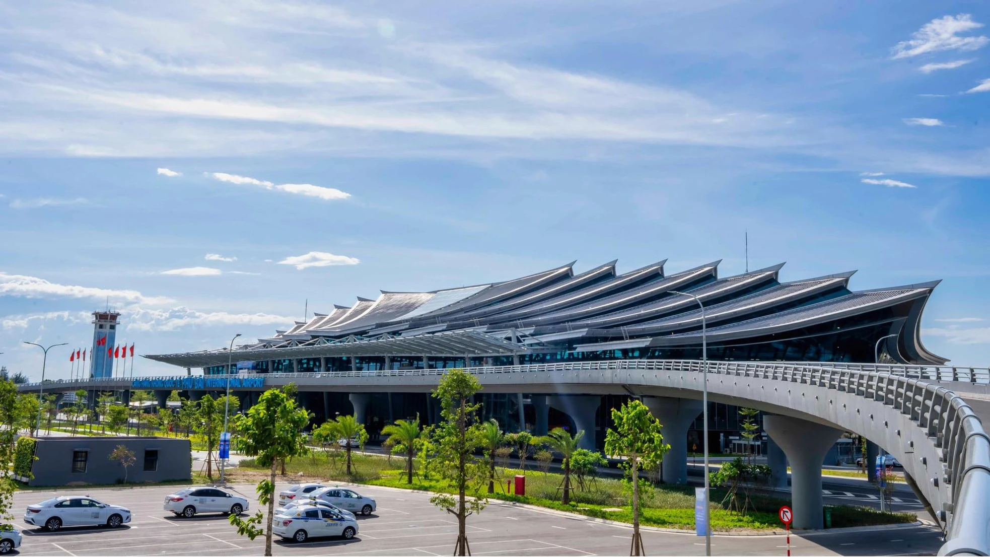 Bảng Giá Chi Tiết Dịch Vụ Xe Đưa Đón Sân Bay Phú Bài