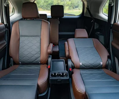 Nội thất xe Innova Cross