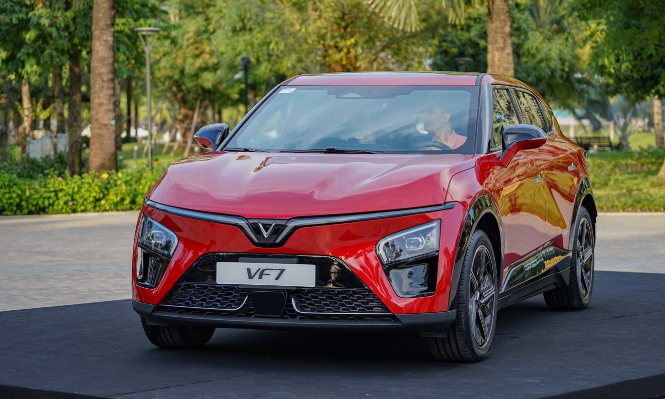 Thuê xe tự lái VinFast VF 7 – Giải pháp di chuyển tiết kiệm