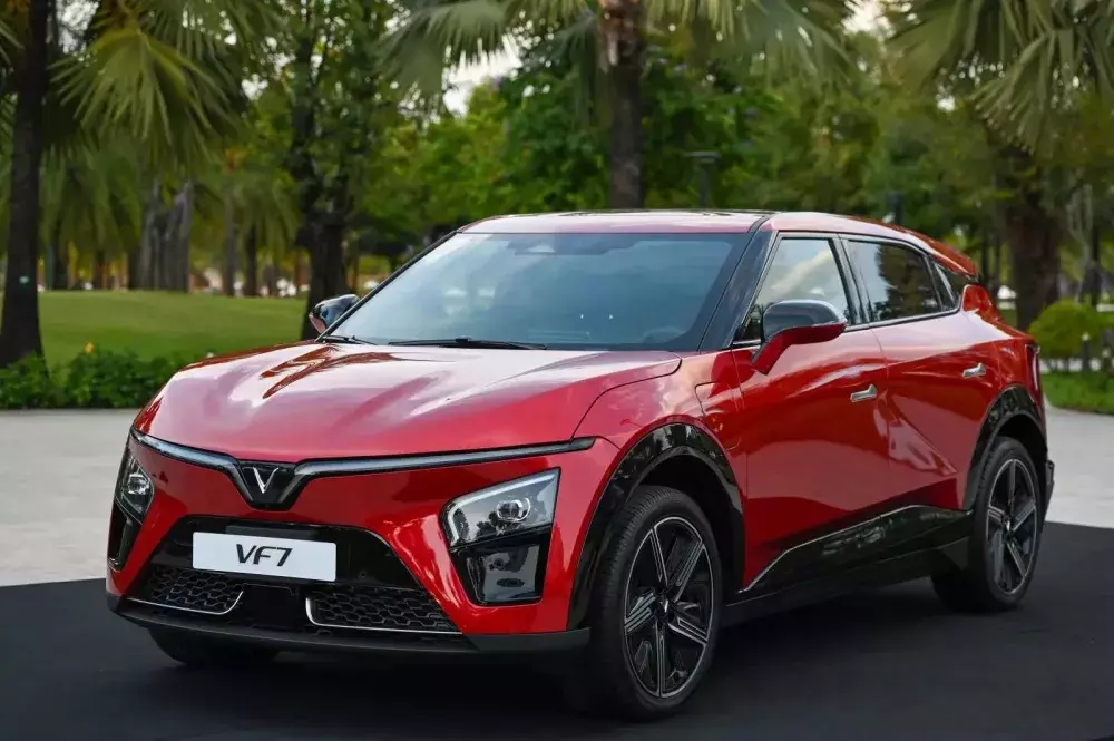 Thuê xe tự lái VinFast VF 7 – Giải pháp di chuyển tiết kiệm